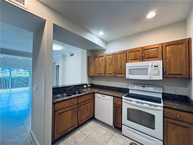 Building Photo - 13100 Bella Casa Cir