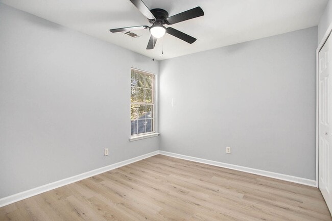 Building Photo - Newly Renovated 4/3 Near Beltline!