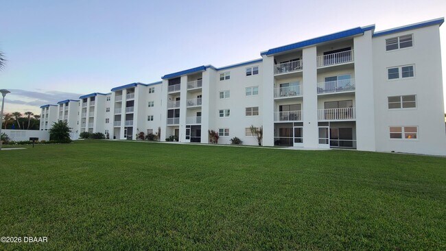 Building Photo - 3131 S Ridgewood Ave