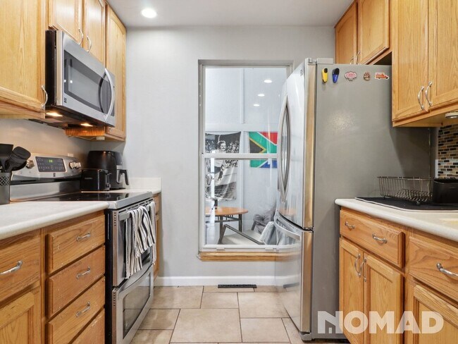 Building Photo - 3 Bedroom Townhome in Aurora