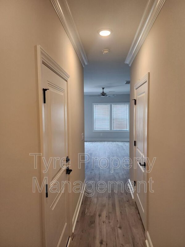 Building Photo - 2104 N Kali Ln