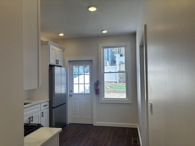 Building Photo - 9124 Columbia Ave