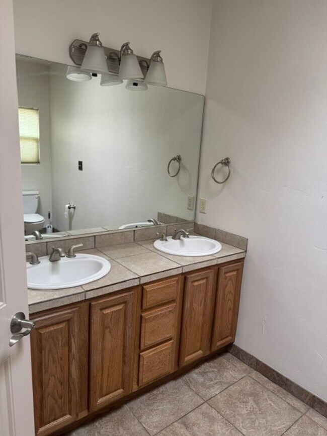 Building Photo - Three Bedroom, 2 Bath Home For Rent
