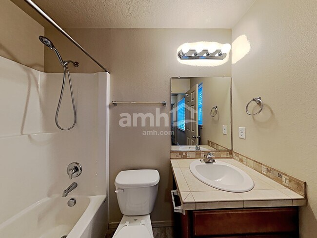 Building Photo - 809 NE 115th Cir