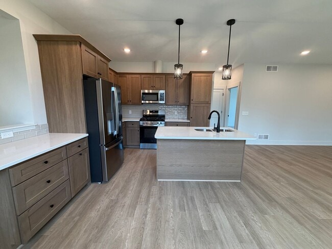 Building Photo - Newly built 3 bedroom spacious home!