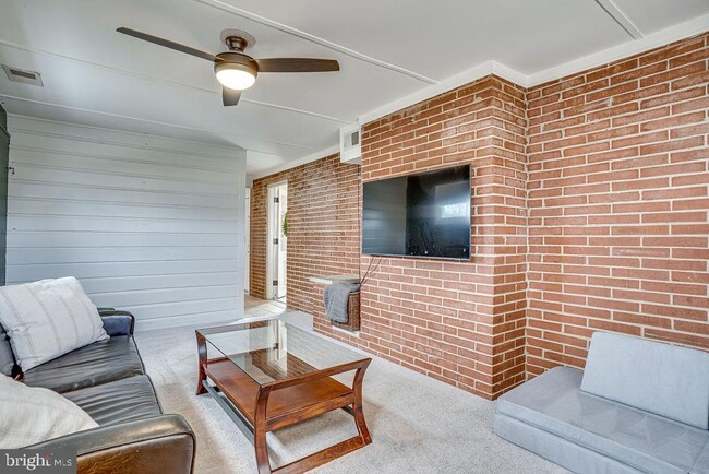 Building Photo - 4801 Apple Tree Dr