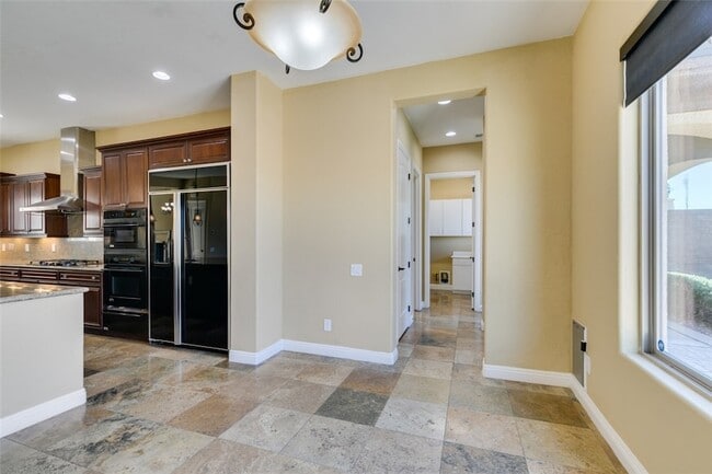 Building Photo - 2713 Cyrano St