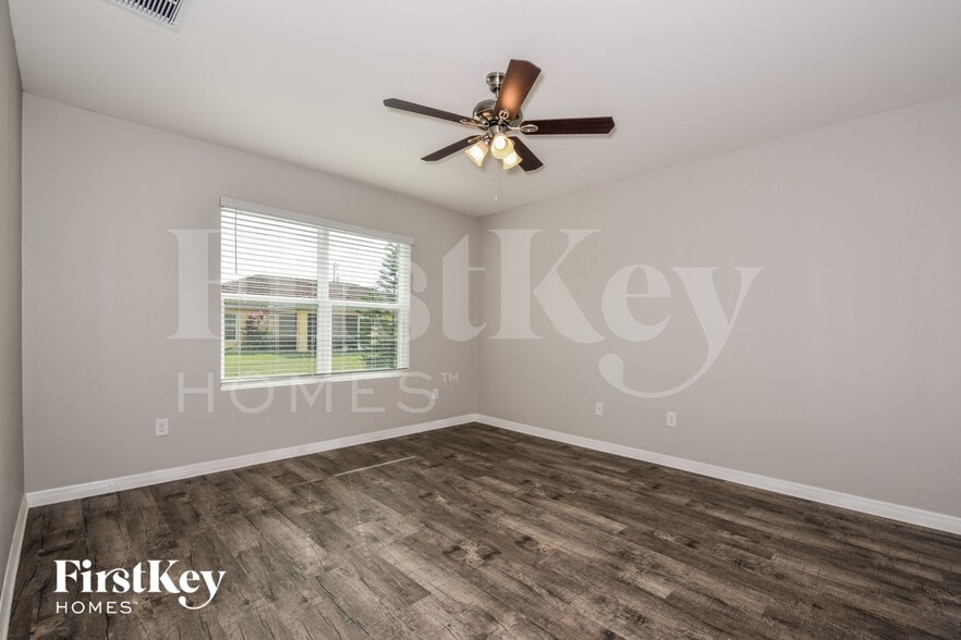 Building Photo - 1912 NW 15th Terrace