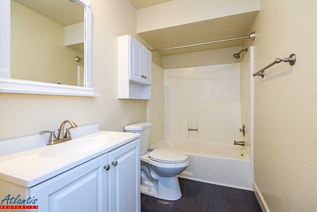 Building Photo - Lovely Townhouse | Resort-Style Community