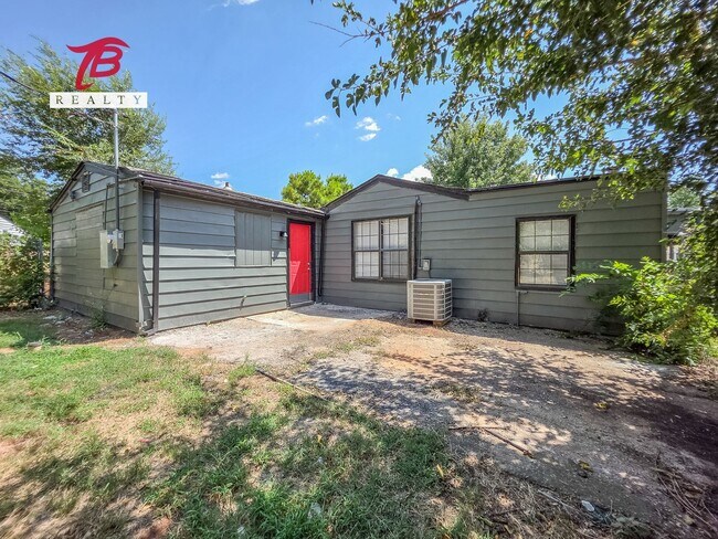 Building Photo - Charming and Newly Renovated 4-Bedroom Hom...