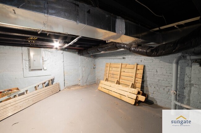 Building Photo - 1516 N Patterson Park Ave