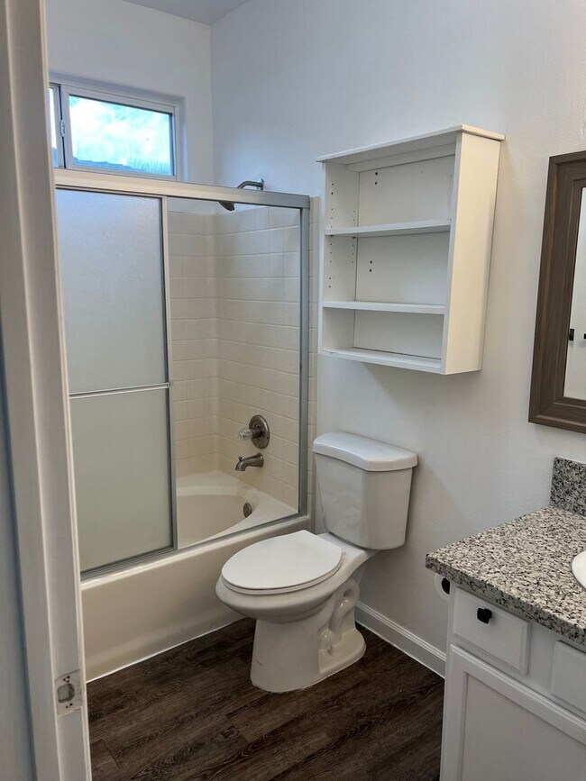 Building Photo - 1548 N Valencia Ct