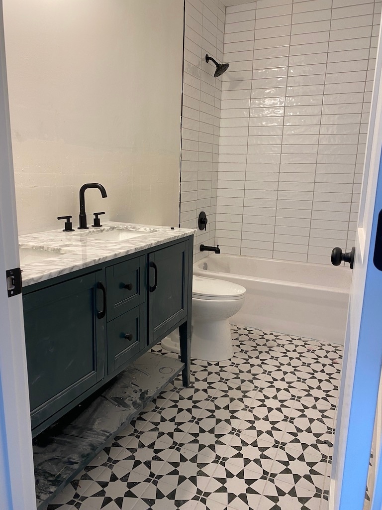 Upstairs full bathroom - 1301 Hewitt Ave