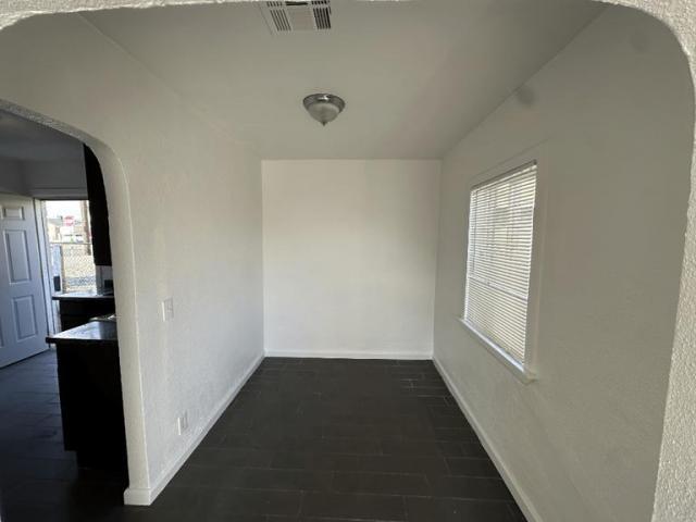 Building Photo - 1 bedroom in PHOENIX AZ 85006