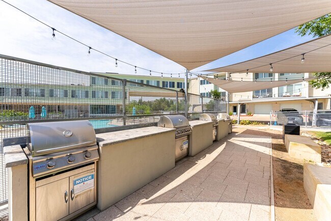Building Photo - Discover the Ultimate in South Austin Living at Skybridge Lofts - Modern 2 Bedroom, 2.5 Bathroom ...