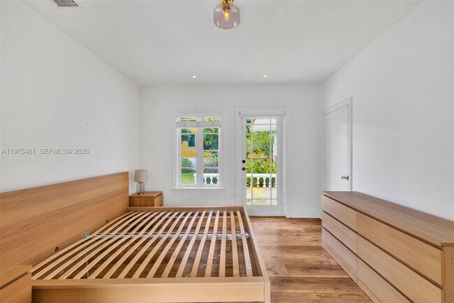 Building Photo - 113 NE 101st St