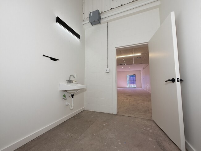Building Photo - 2531 W Morton St