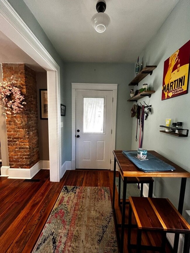 Building Photo - Cozy & Updated - 3 BR home in Old SW!