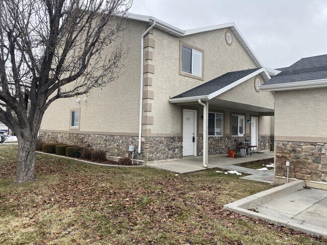 Building Photo - 2355 N 275 E