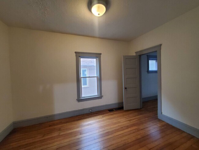 Building Photo - 3594 W 47th St