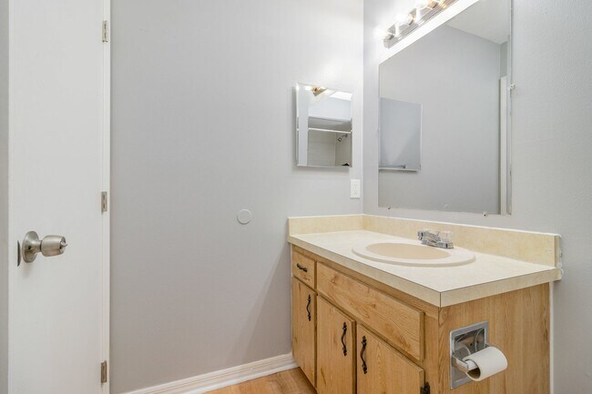 Building Photo - 2290-2296 Fox Hollow Dr.