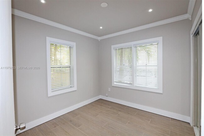 Building Photo - 3395 Franklin Ave