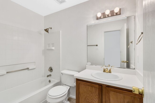 Building Photo - Charming 3 Bed, 2 Bath House with Serene Yard