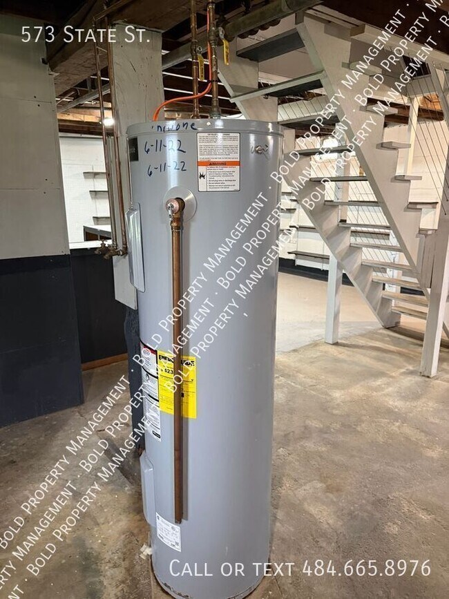 Building Photo - 573 State St