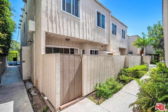 Building Photo - 8025 Redlands St
