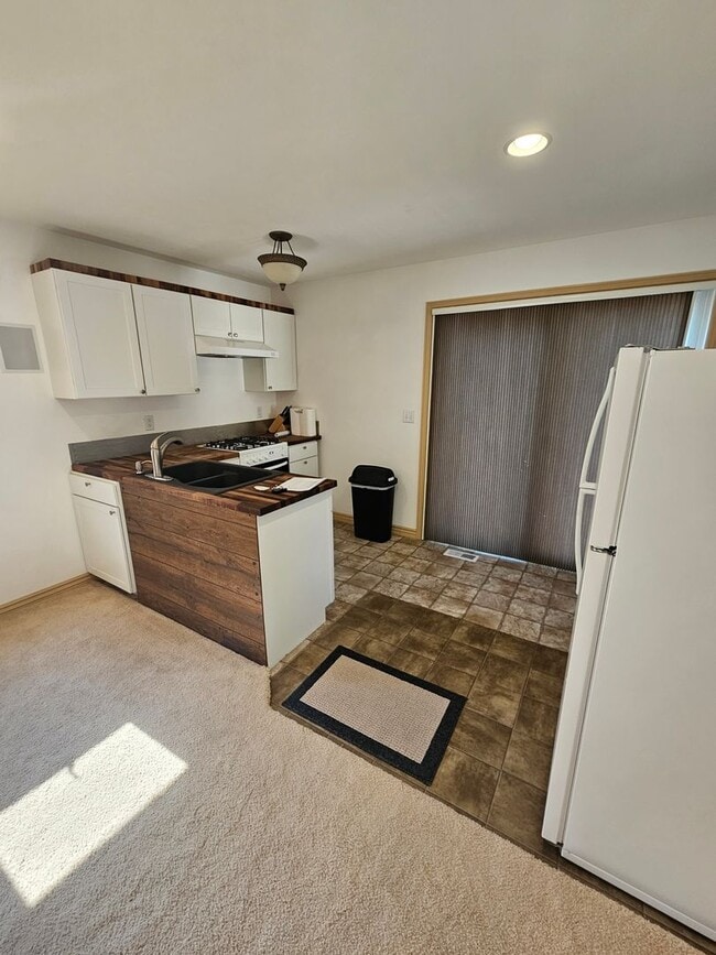 Building Photo - Adorable Cozy Large Studio House/ w Large ...