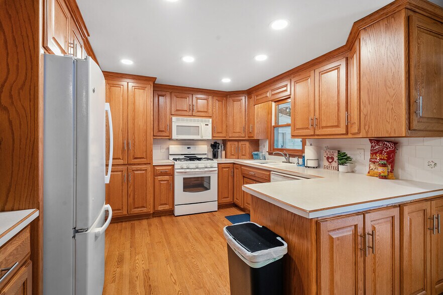 Building Photo - 1077 Liberty St