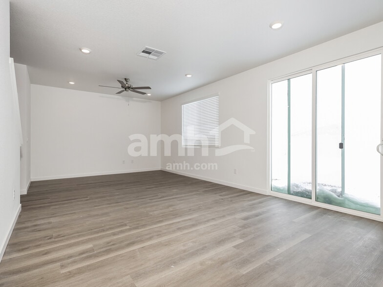 Building Photo - 2331 Devin Ave