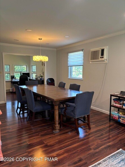Building Photo - 2639 Lakeshore Dr
