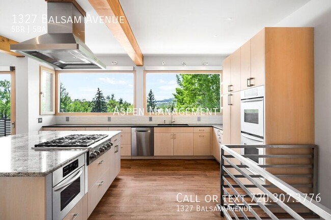 Building Photo - 1327 Balsam Ave