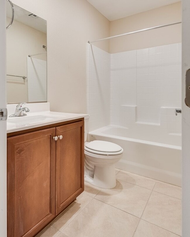 Building Photo - Modern Two-Story Townhome with Stylish Upg...