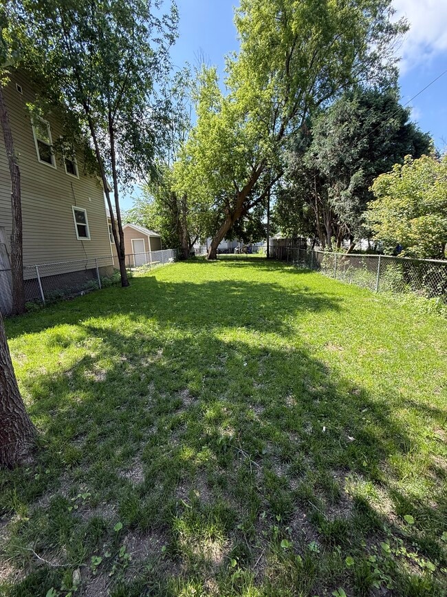 Building Photo - 919 46th St