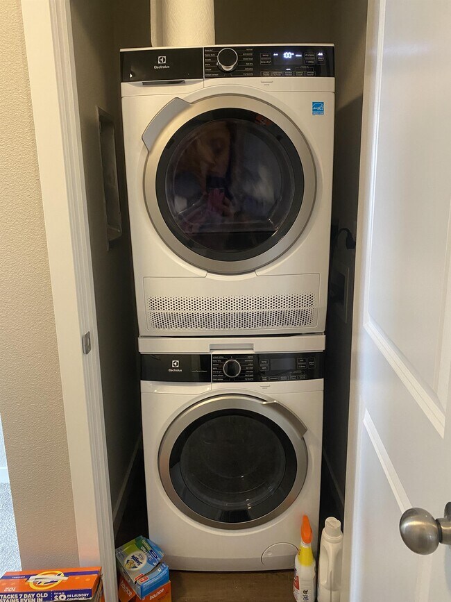 Building Photo - 5929 S Boddington Ln