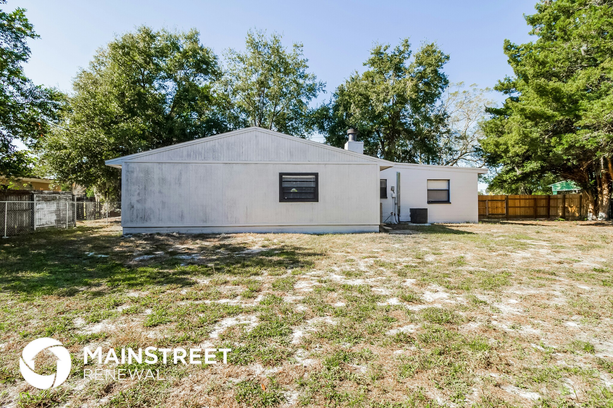 Building Photo - 579 N Lake Ave