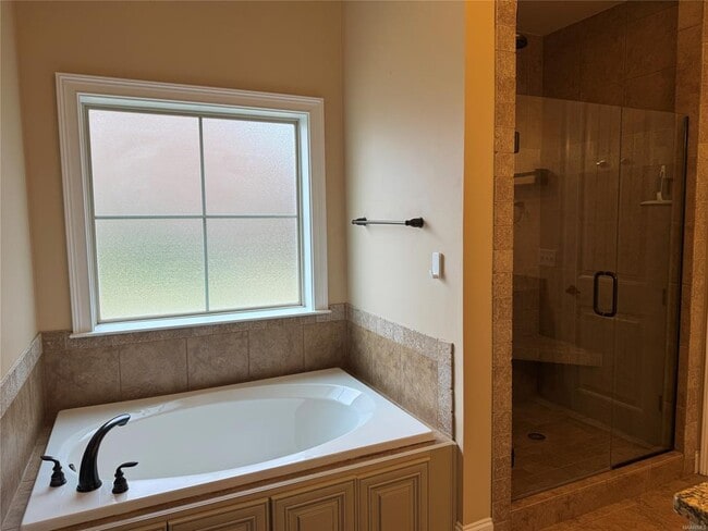 Building Photo - 436 Sydney Dr N