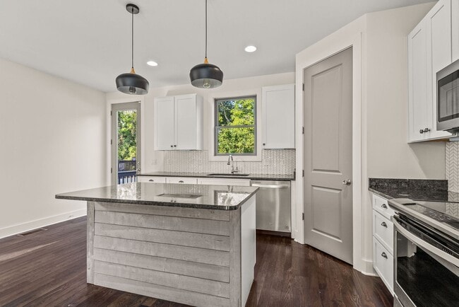Building Photo - East Nashville Rental!