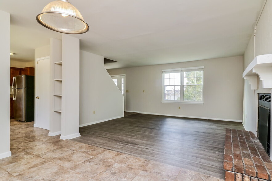 Building Photo - 17 Hollow Tree Ct