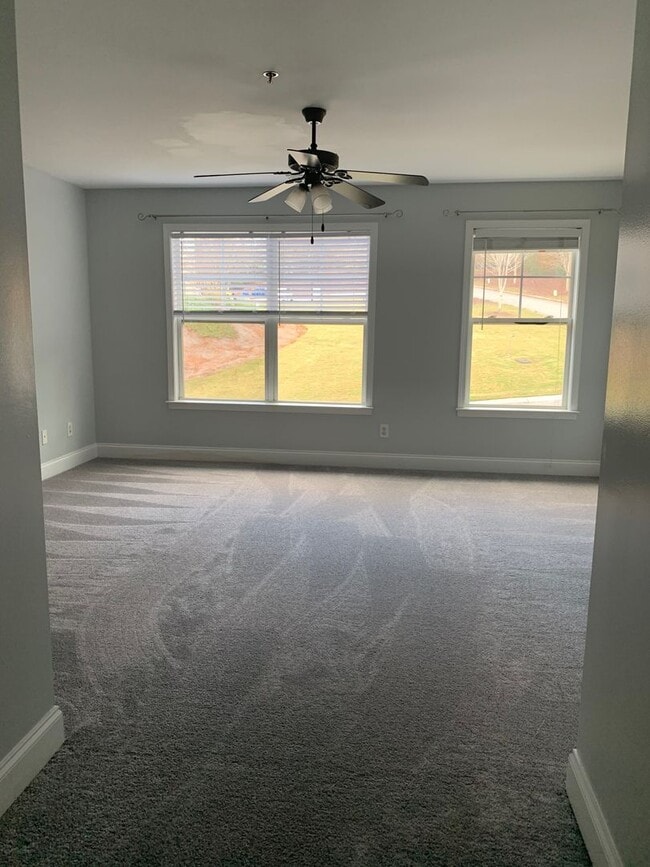 Building Photo - Lovely Eastside Townhome Condo Near Vet School- 3BR/3BATH!