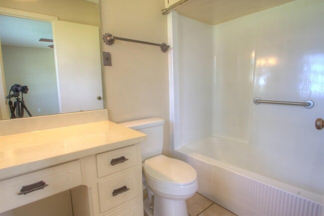 Building Photo - 303 Clements Rd