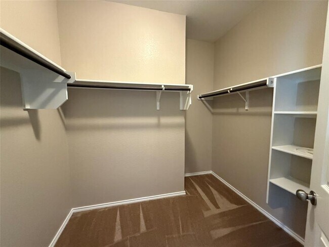 Building Photo - 225 Russet Trl