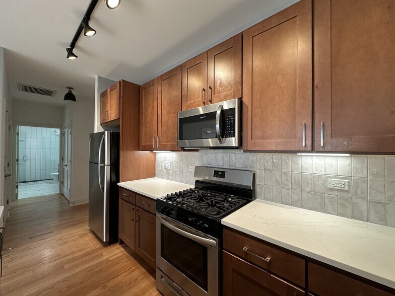 Building Photo - 2740 N Spaulding Ave