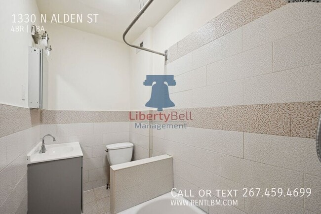 Building Photo - 1330 N Alden St