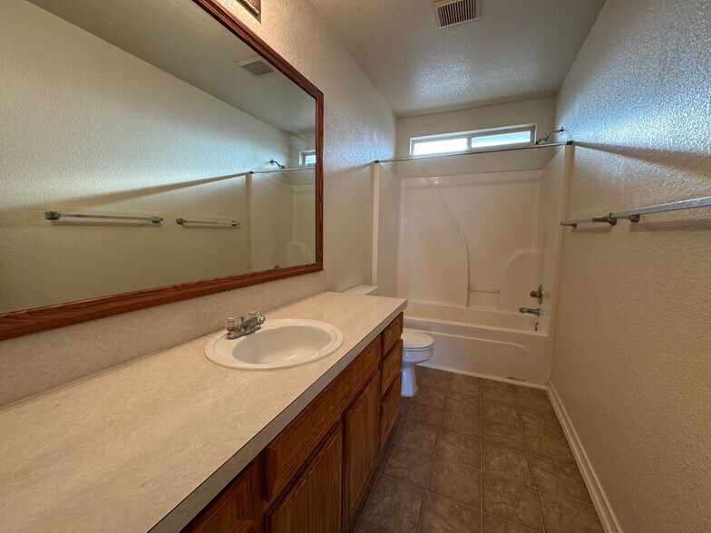 Building Photo - 1602 Aztec Trce