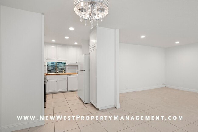 Building Photo - Expansive La Jolla Village 2 Bedroom at De...