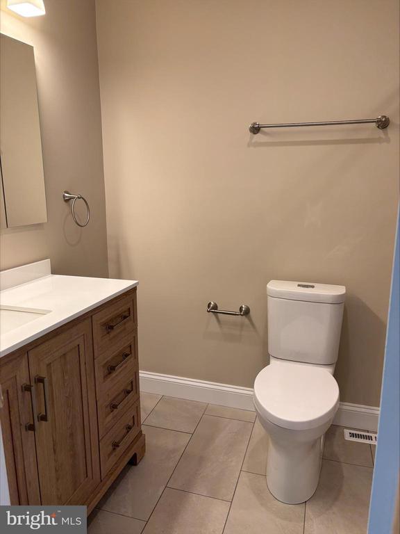 Building Photo - 87 Amity Dr