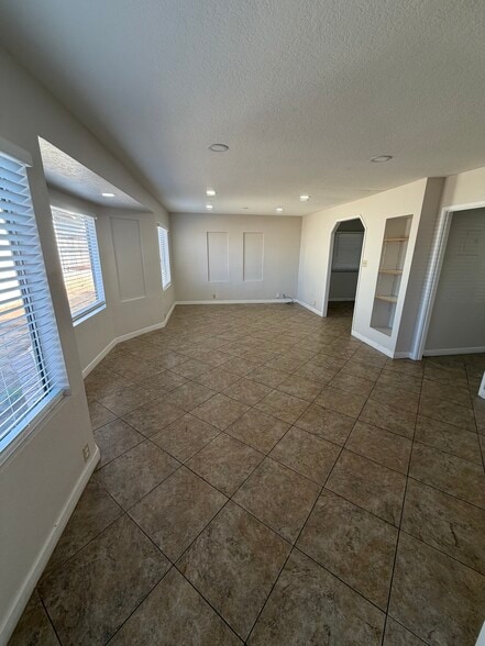 Primary Photo - 1345 Marline Ave